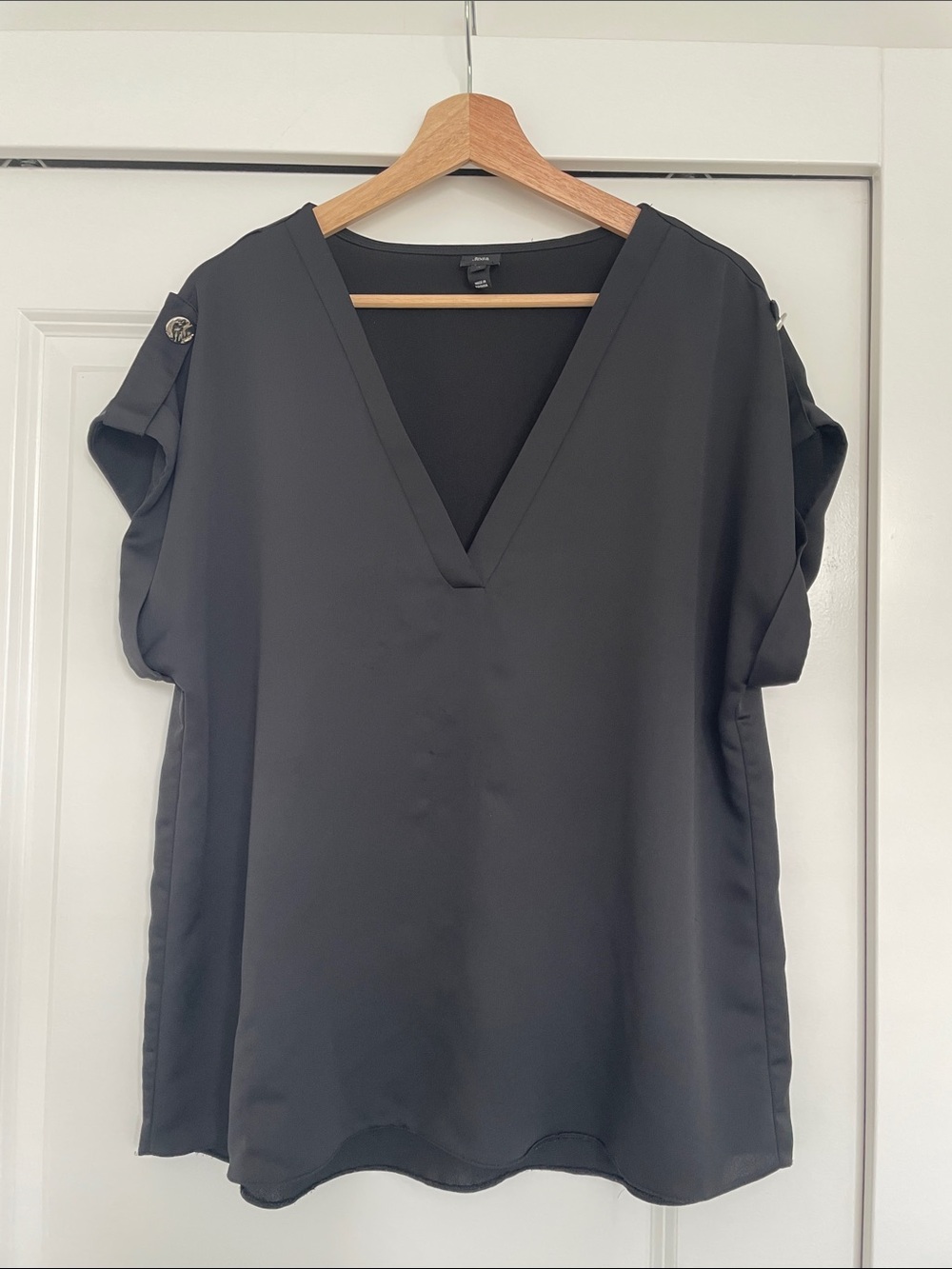 River Island V-Neck t-shirt with buttoned sleeves
